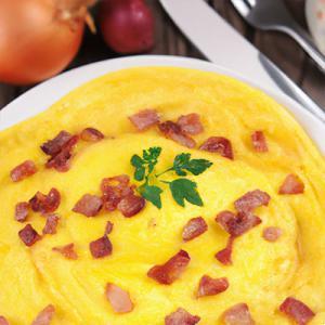 Omelette aux oignons et lardons 